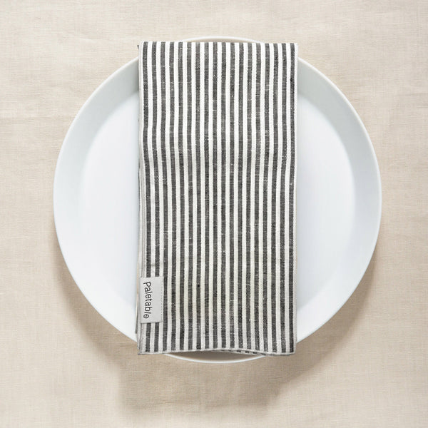 https://www.paletable.com/cdn/shop/products/paletable-napkins-luxembourg-classic-napkin-set-of-6-32685930381462_grande.jpg?v=1650890736